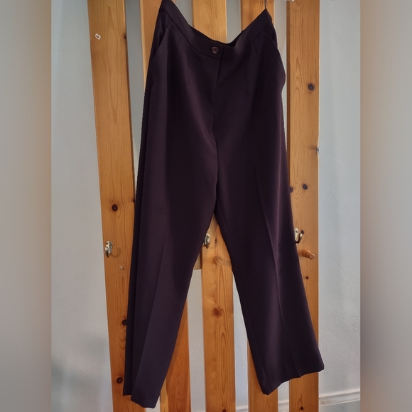 Two piece/women suit - Picture 2 of 7